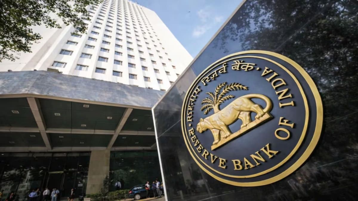 RBI bars banks, NBFCs from selling acquired stressed assets back to defaulting borrowers