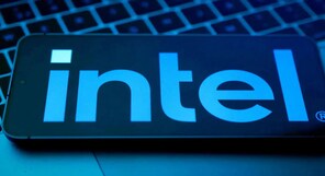 Intel plans $15 billion share sale as turnaround rally lifts stock