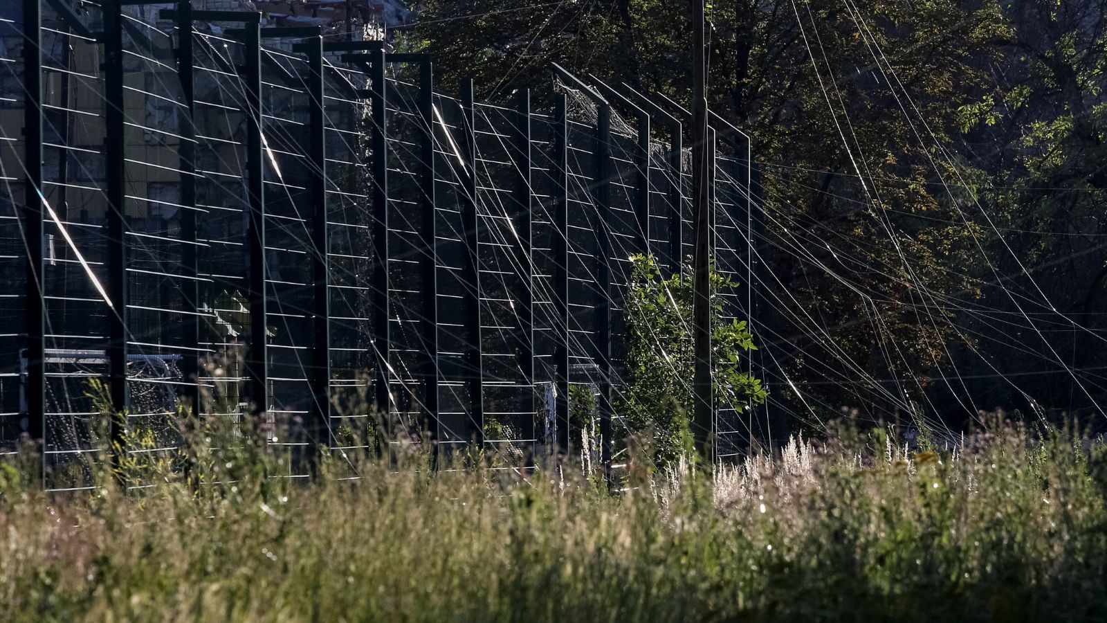 Why Ukraine Anti Drone Nets Cant Stop Russias New Fiber Optic Weapons