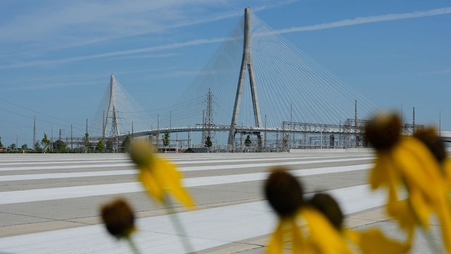 US Canada Detroit bridge