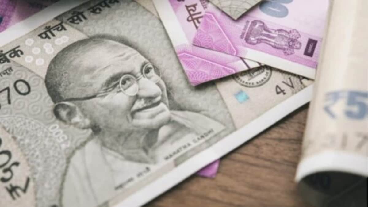 Rupee settles on flat note, higher by 3 paise at 95.70 against US dollar