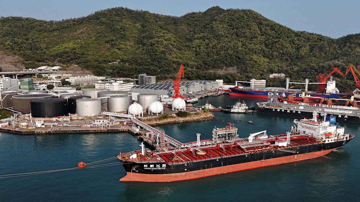 Oil Holds Near $90 as Gulf Tensions Persist