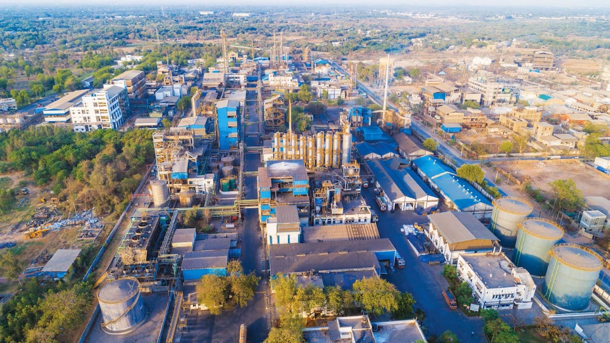 Deepak Nitrite arm commissions ₹300 crore chlorination, specialty chemicals plant in Gujarat - CNBC TV18