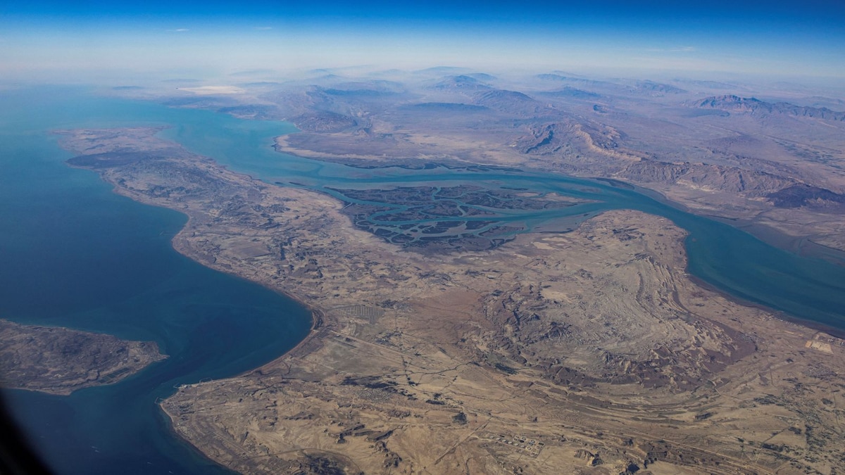 Tanker struck by projectile in Strait of Hormuz
