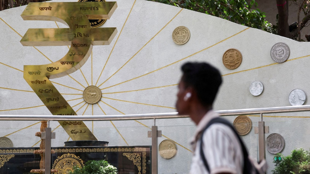 Reserve Bank of India net absorbed $561 million in June as inflows picked up