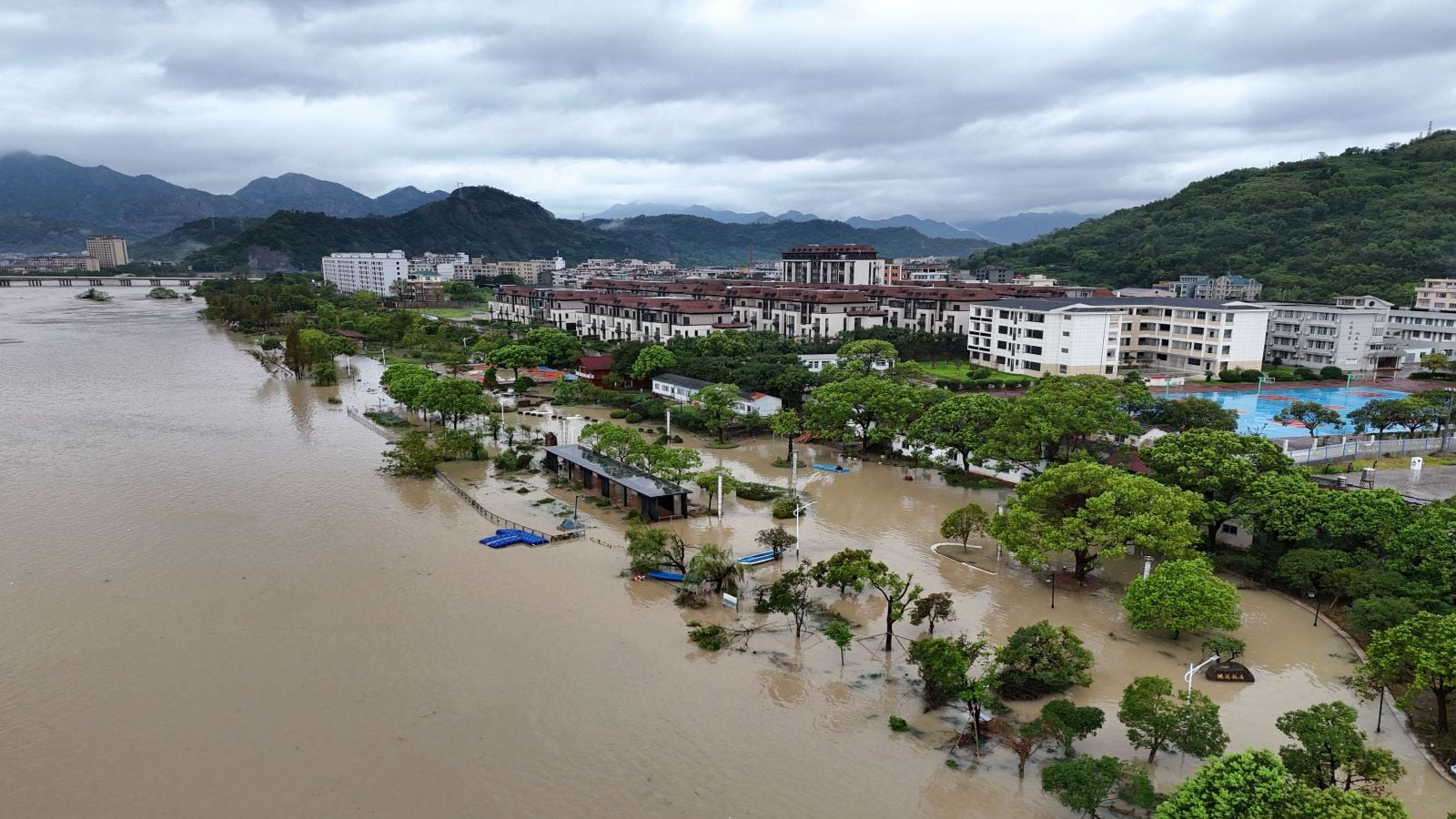 Measuring Typhoon Dolphin The Mechanics of Urban Failure and Megacity Inundation