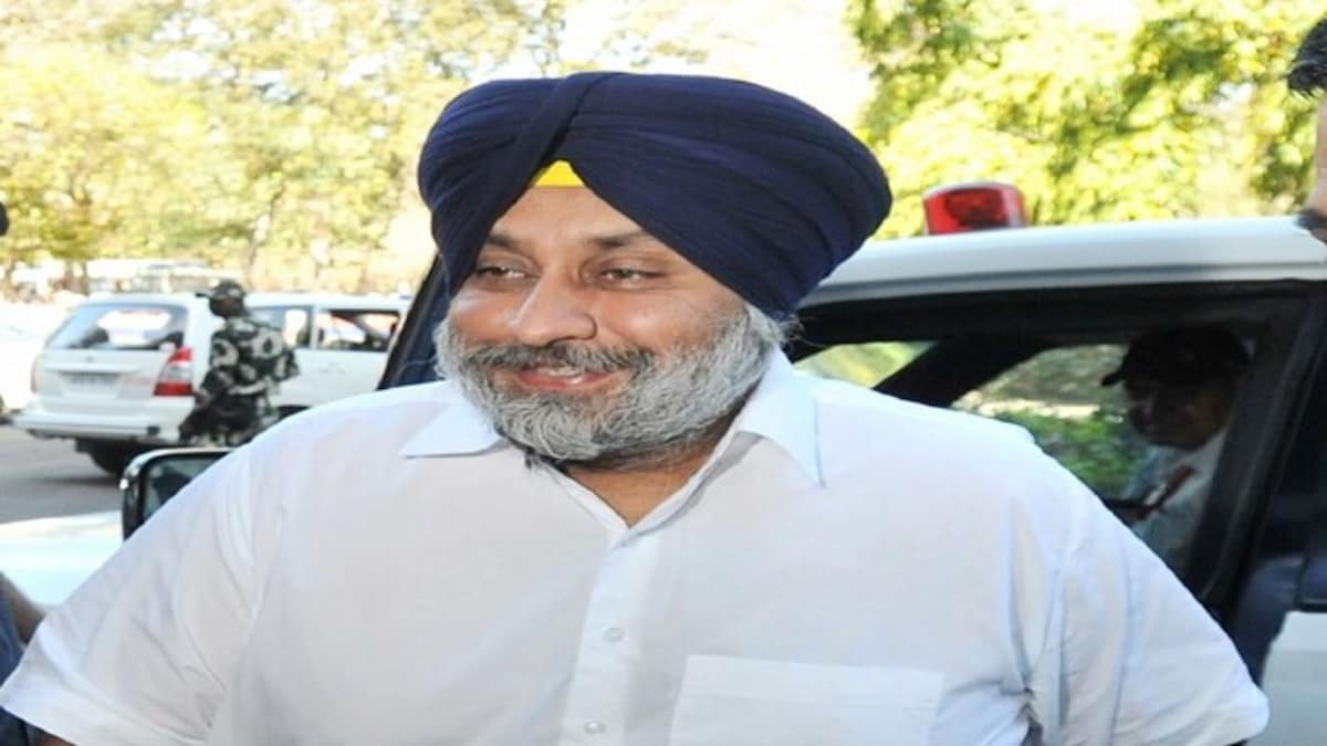 Sukhbir Singh Badal attacked near Gurdwara in Maharashtra's Nanded, rushed to hospital - CNBC TV18