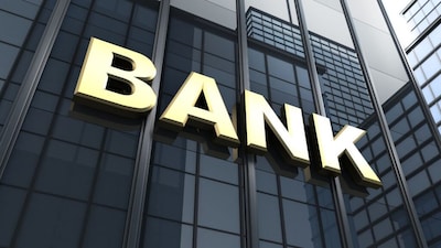 1. Banks | Banks received the highest number of corruption complaints in 2025, with CVOs receiving 9,933 cases. Of these, 9,520 were disposed of by December 31, while 413 remained pending. (Image: Canva)