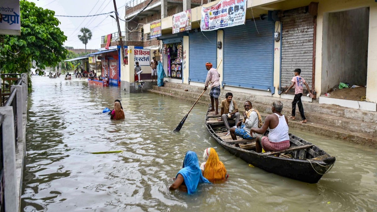 Delhi Rain Eases as Bihar Flood Threat Persists