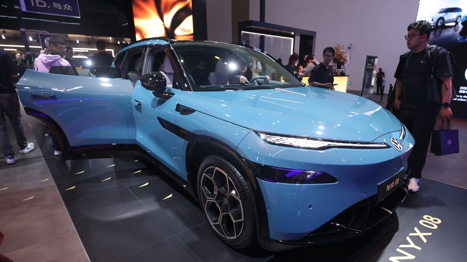 Why China Wants AI to Build Cars in 18 Months While Regulators Hit the Brakes