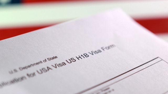Trump renews $1,00,000 fee on H-1B visas, tightens scrutiny Trump renews $1,00,000 fee on H-1B visas, tightens scrutiny