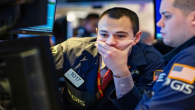 Bears are taking control of the stock market. Bulls want you to buy anyway Bears are taking control of the stock market. Bulls want you to buy anyway