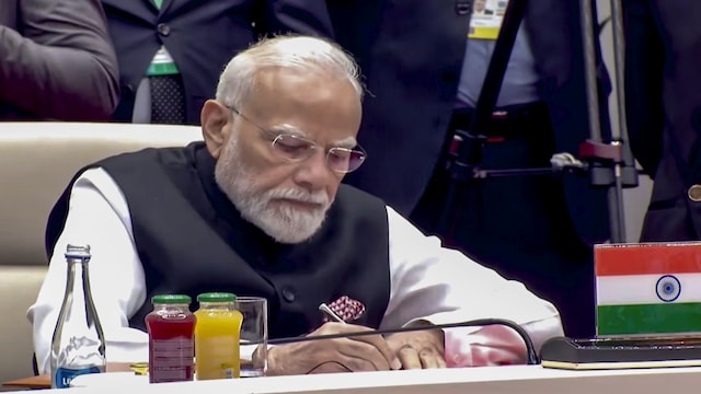 PM lauds SRCC for nurturing generations of leaders in business, public life