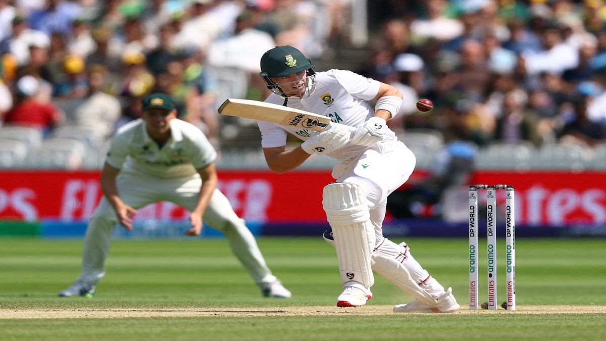 South Africa in peril as Australia take three wickets in Sunday's opening session