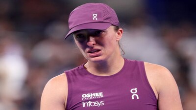 Injured Swiatek Falls in Wuhan Open Semi-Final as Chwalinska Reaches Maiden WTA 1000 Final