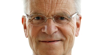 Bestselling UK Novelist and Politician Jeffrey Archer Dies at 86