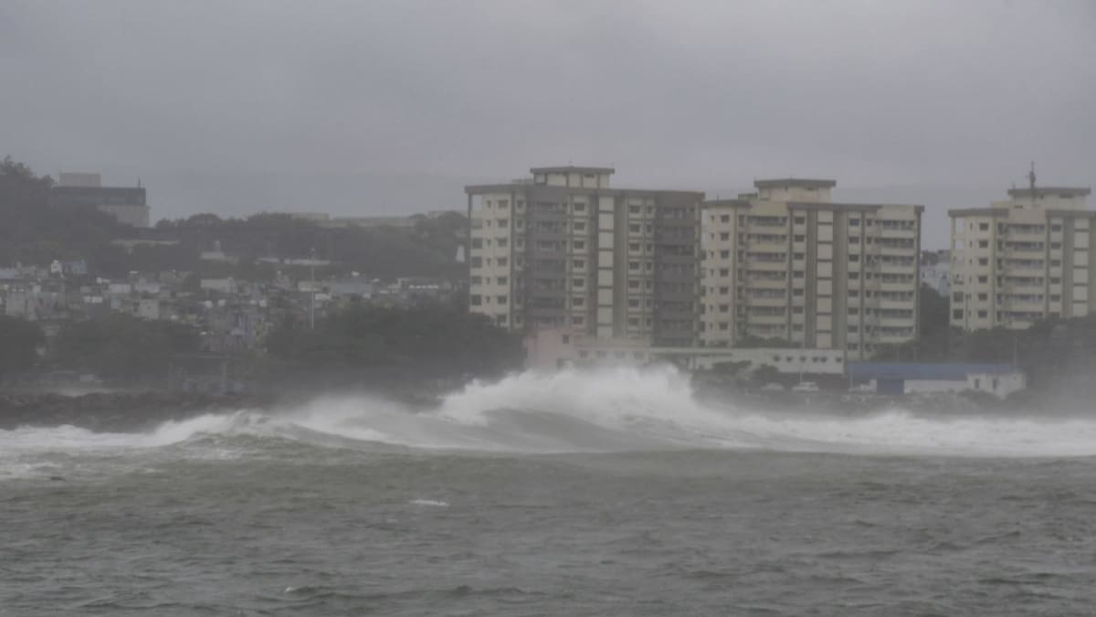 Cyclone Arnab to hit Andhra Pradesh coast early on October 28 as very severe cyclonic storm