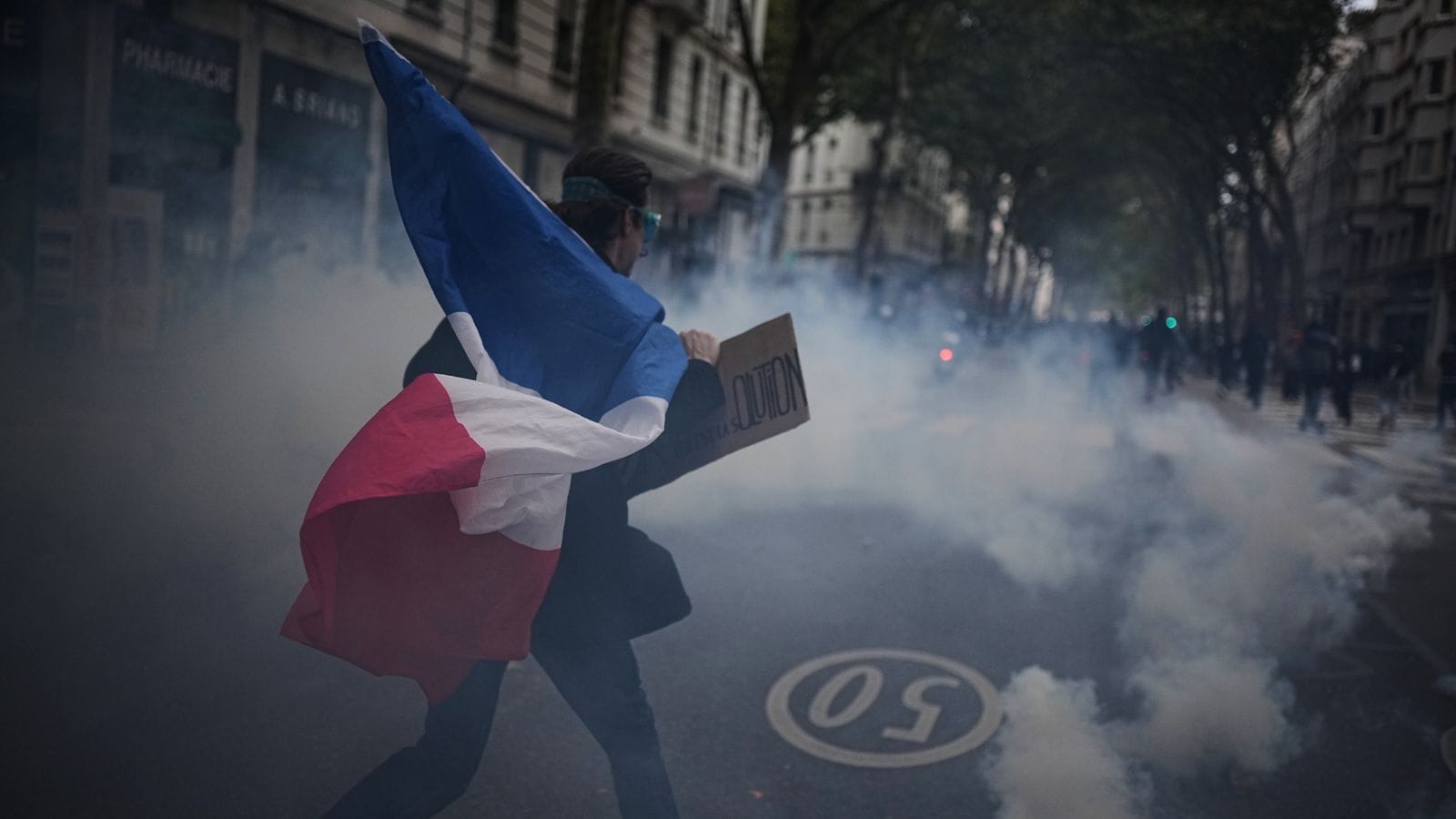 France protests: 75 fires, 24 shops looted and 1,314 arrests in one weekend; PM meets students today