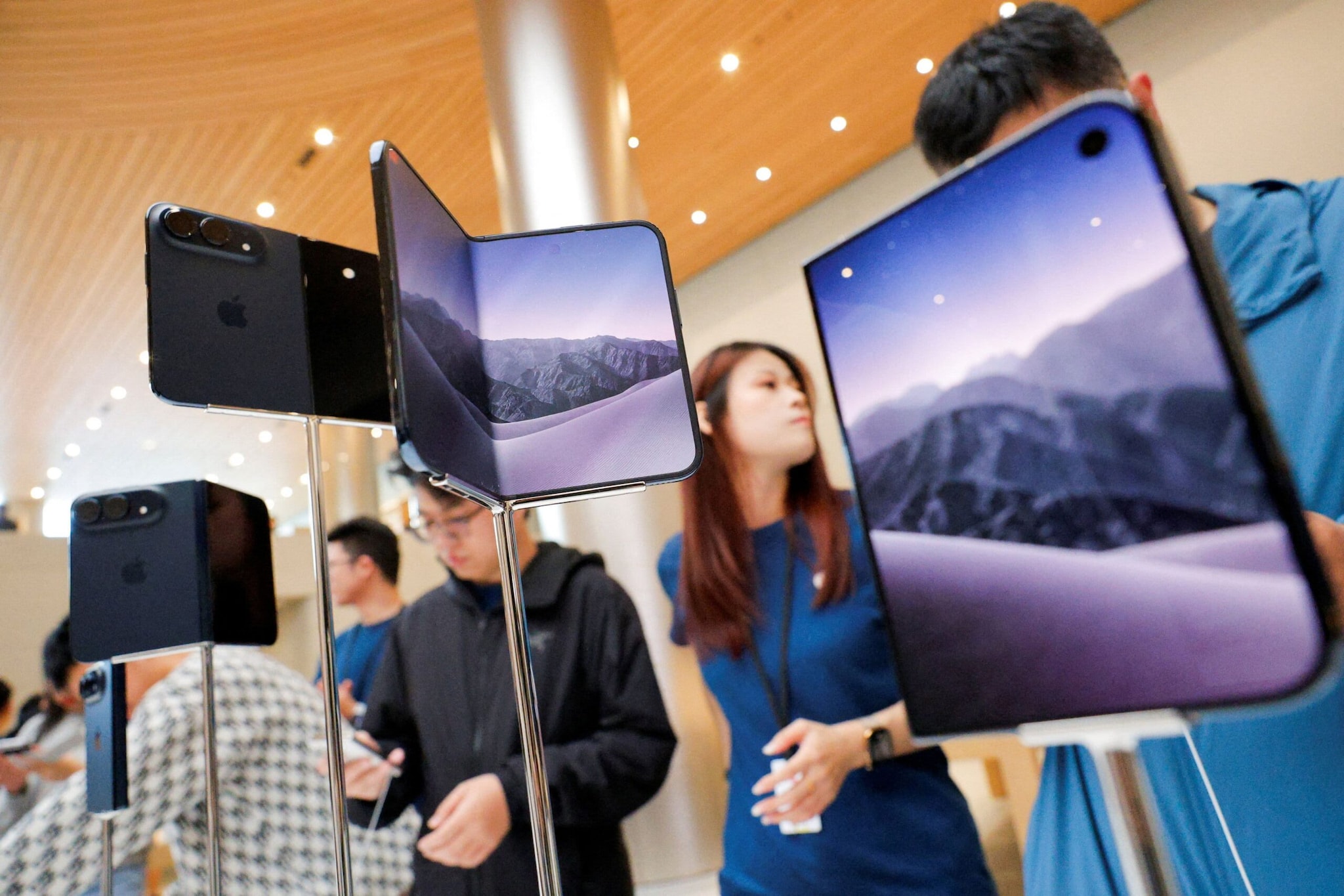 Apple stock has become an anti-AI trade. Here’s why