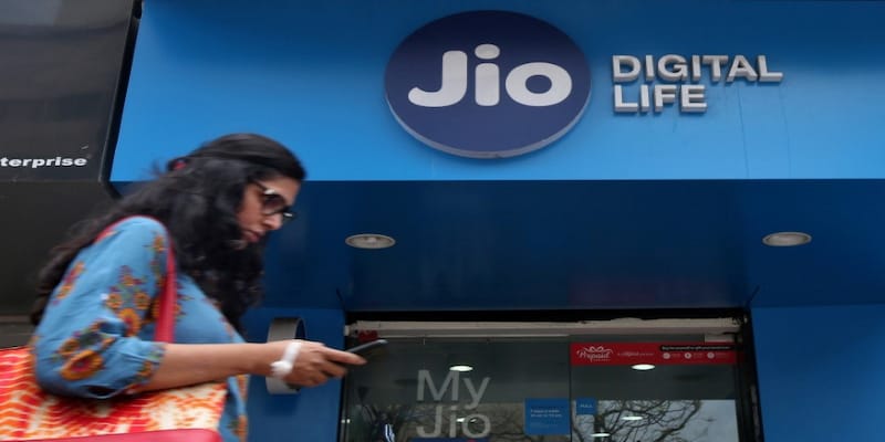 Reliance Jio adds 3.55 million users in July; Vodafone Idea loses 3.7 mn subscribers, says TRAI report