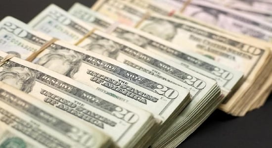 Dollar holds advantage as economic data point to more gains