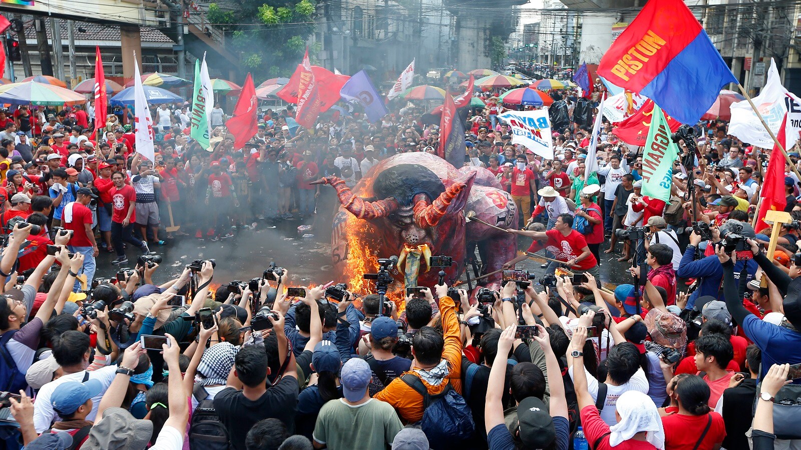 Workers across the globe celebrate May Day - cnbctv18.com