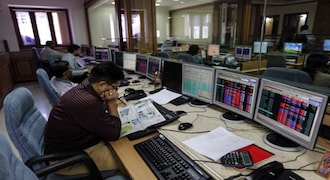 Closing Bell: Sensex, Nifty end lower ahead of RBI policy meet, HDFC twins, SBI drag, Infosys, TCS provide support