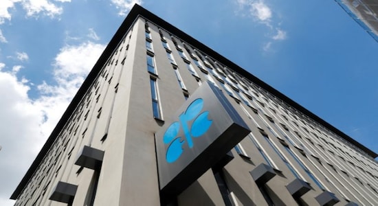 OPEC sees slower 2019 oil demand growth, warns on economy