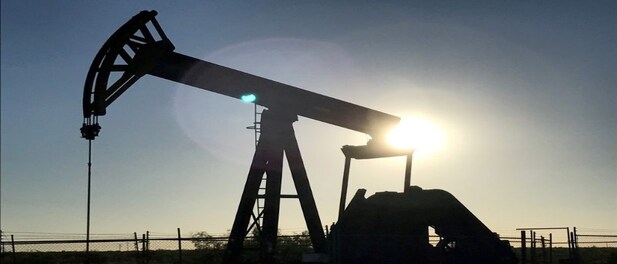 Oil prices gain as US drillers cut oil rigs