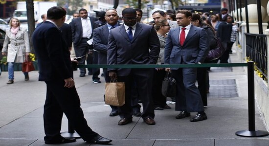 US jobless claims fall for second straight week