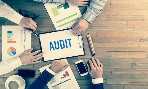 Around 200 auditors resigned in 2018 but how many followed the procedure?