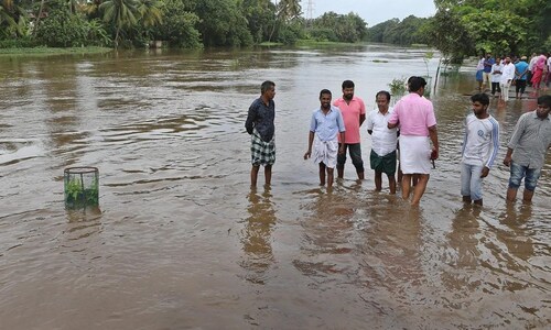 Kerala floods: Rescuers battle treacherous conditions to rescue animals