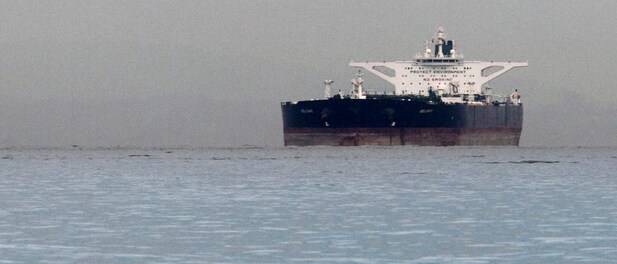 Government has not told refiners to halt Iranian oil imports