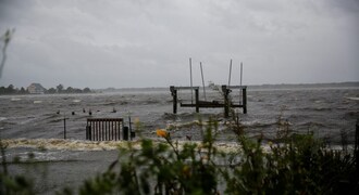 'Historic storm' lashes Carolinas with heavy rain, floods