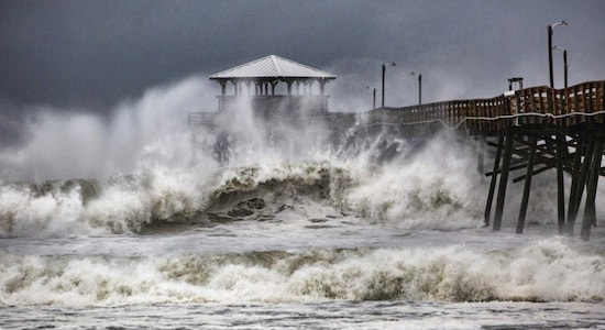 Hurricane Florence deluges Carolinas ahead of landfall