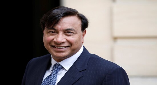 Lakshmi Mittal, chief executive officer of ArcelorMittal, arrives for a meeting with France's Prime Minister Edouard Philippe at the Hotel Matignon in Paris, France, July 31, 2017. REUTERS/Benoit Tessier - RC1112BBE2E0