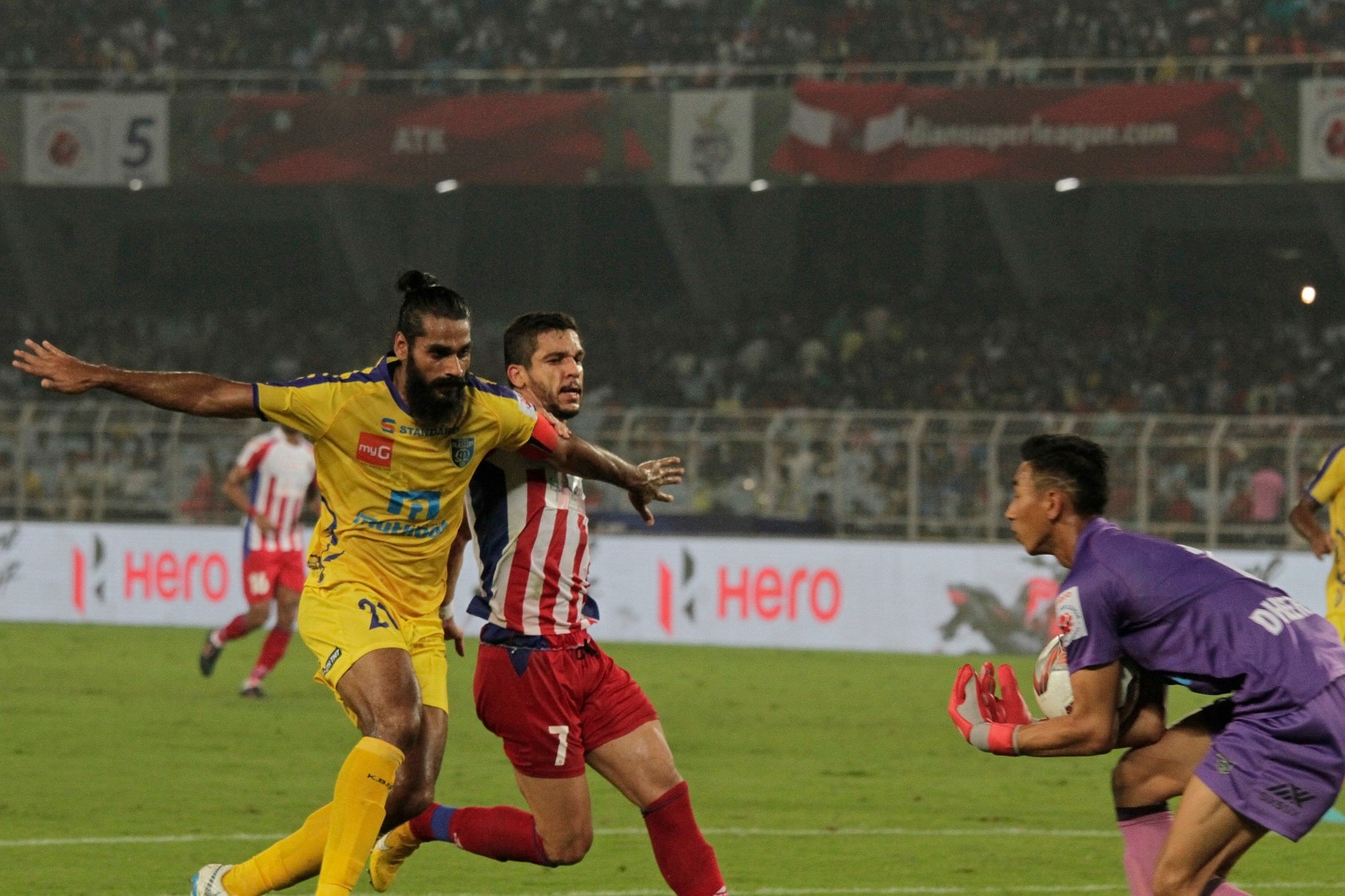 Indian Super League Kerala Blasters Beat AtlÉtico De Kolkata In Season Opener
