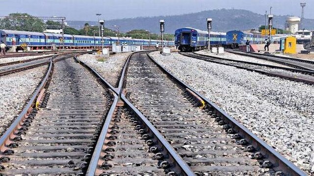 Less Train Tracks India's first engine-less train set to hit tracks on October 29 - CNBC TV18
