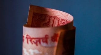 Rupee in wait-and-watch mode; Q2 GDP, US-China trade talks in focus