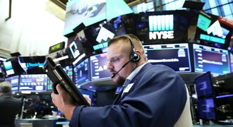 Wall Street tumbles as Apple, internet stocks swoon