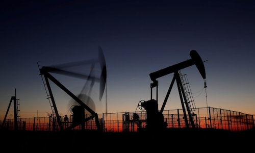 US oil prices extend gains as equities rise, but economic worries weigh