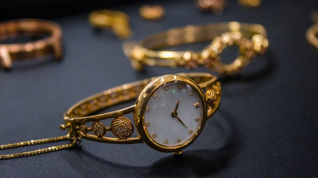 Most stylish Titan gold watches for men in 2022 | ZestMoney