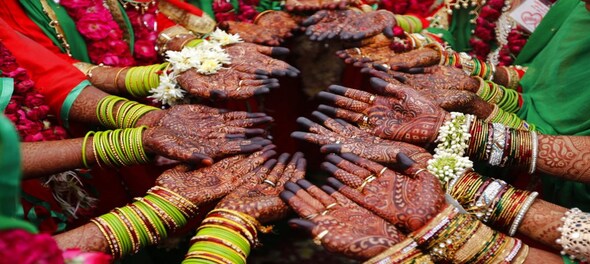 Maharashtra govt to hike aid for couples in mass marriages to Rs 25,000, says CM Shinde