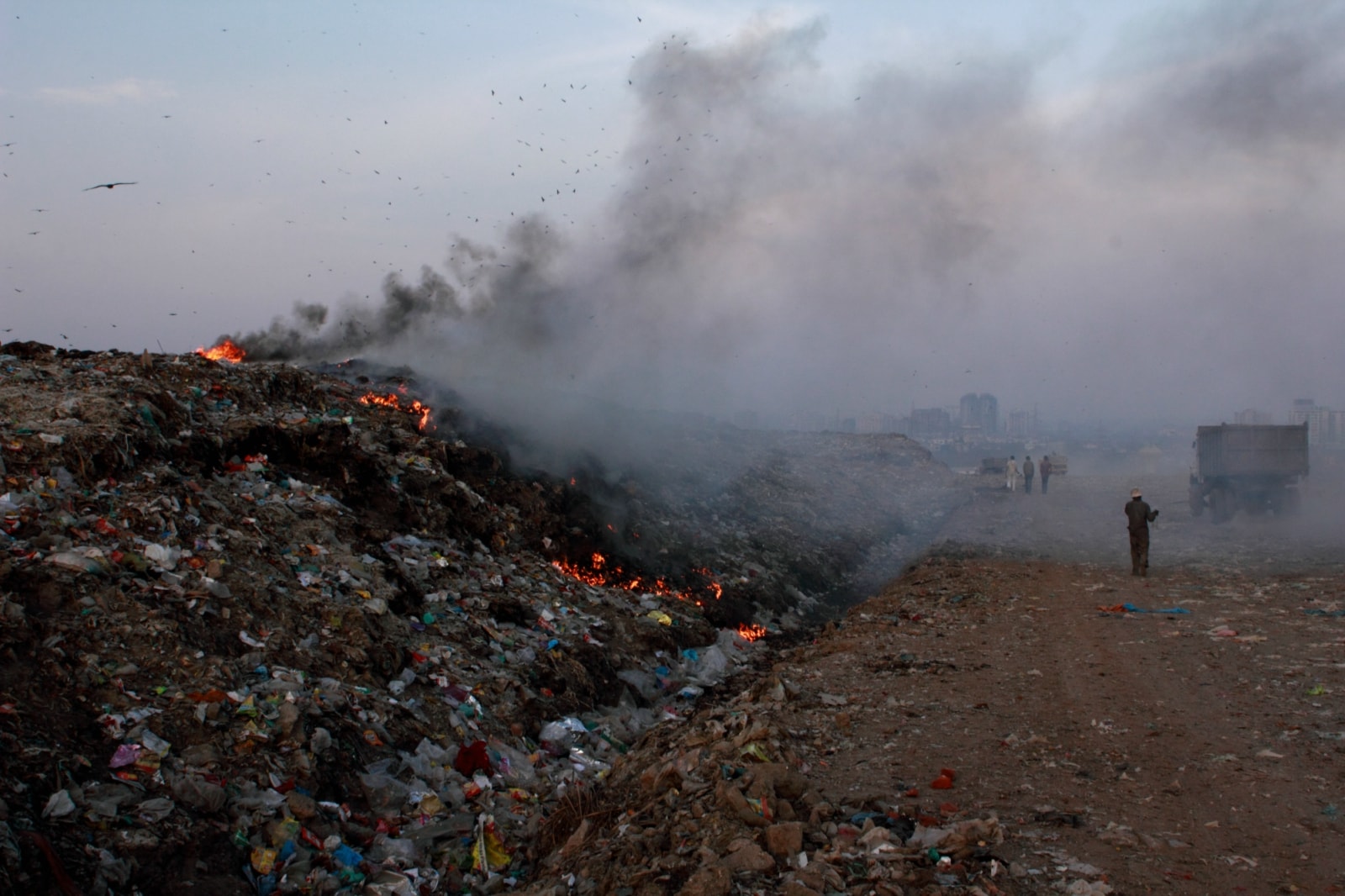 The mountain of garbage and the fate of the people - cnbctv18.com