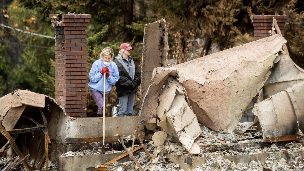 Residents return to California town leveled by wildfire