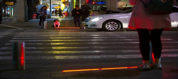 Tel Aviv deploys 'zombie lights' for mobile-obsessed walkers