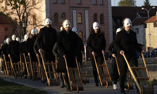 Czech believers revive Easter rattling procession