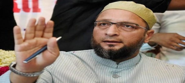 Asaduddin Owaisi sees possibility of third front, asks KCR to take lead