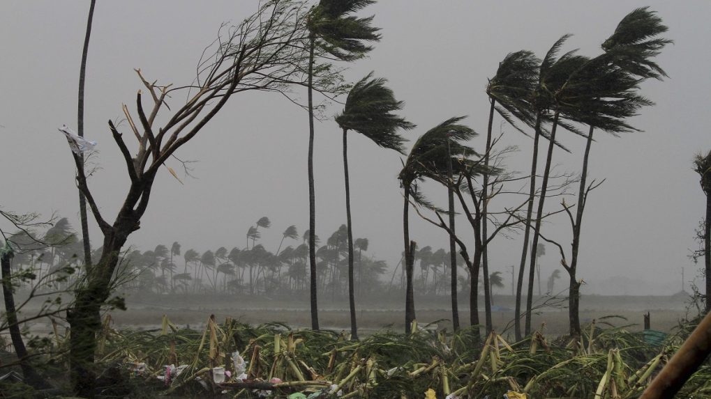 Landfall process of cyclone 'Amphan' begins