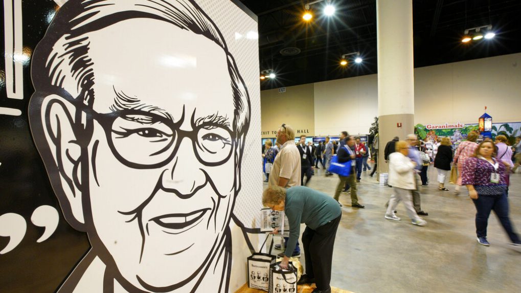 what-to-buy-at-market-peak-top-10-stocks-based-on-warren-buffett-s